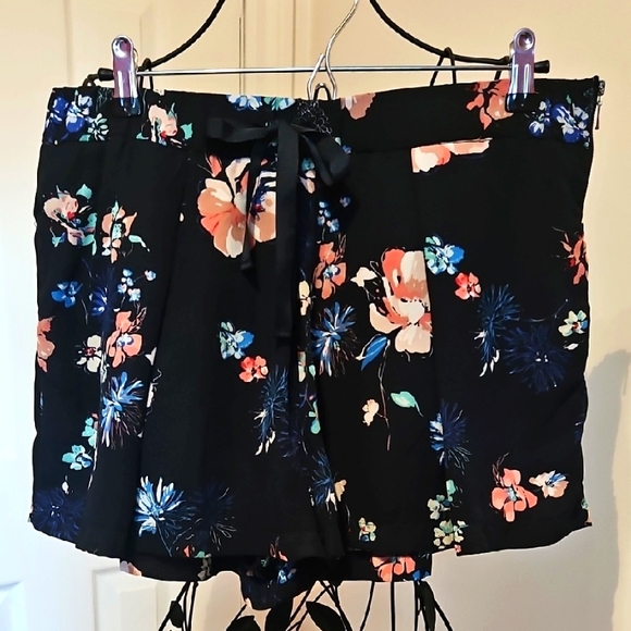 Dex Pants - Floral‎ Shorts